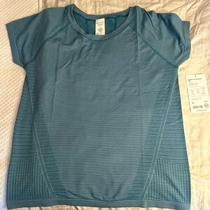 Athleta Momentum Seamless tee size L